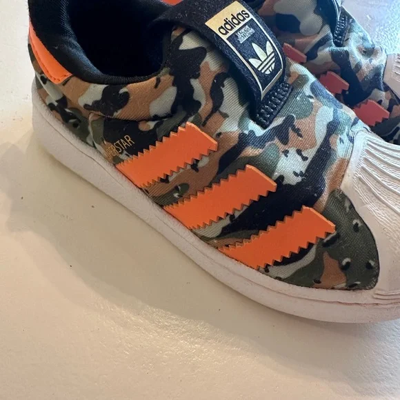 Adorable toddler shoes. Good condition, still soo much life left in them! - Picture 3 of 5